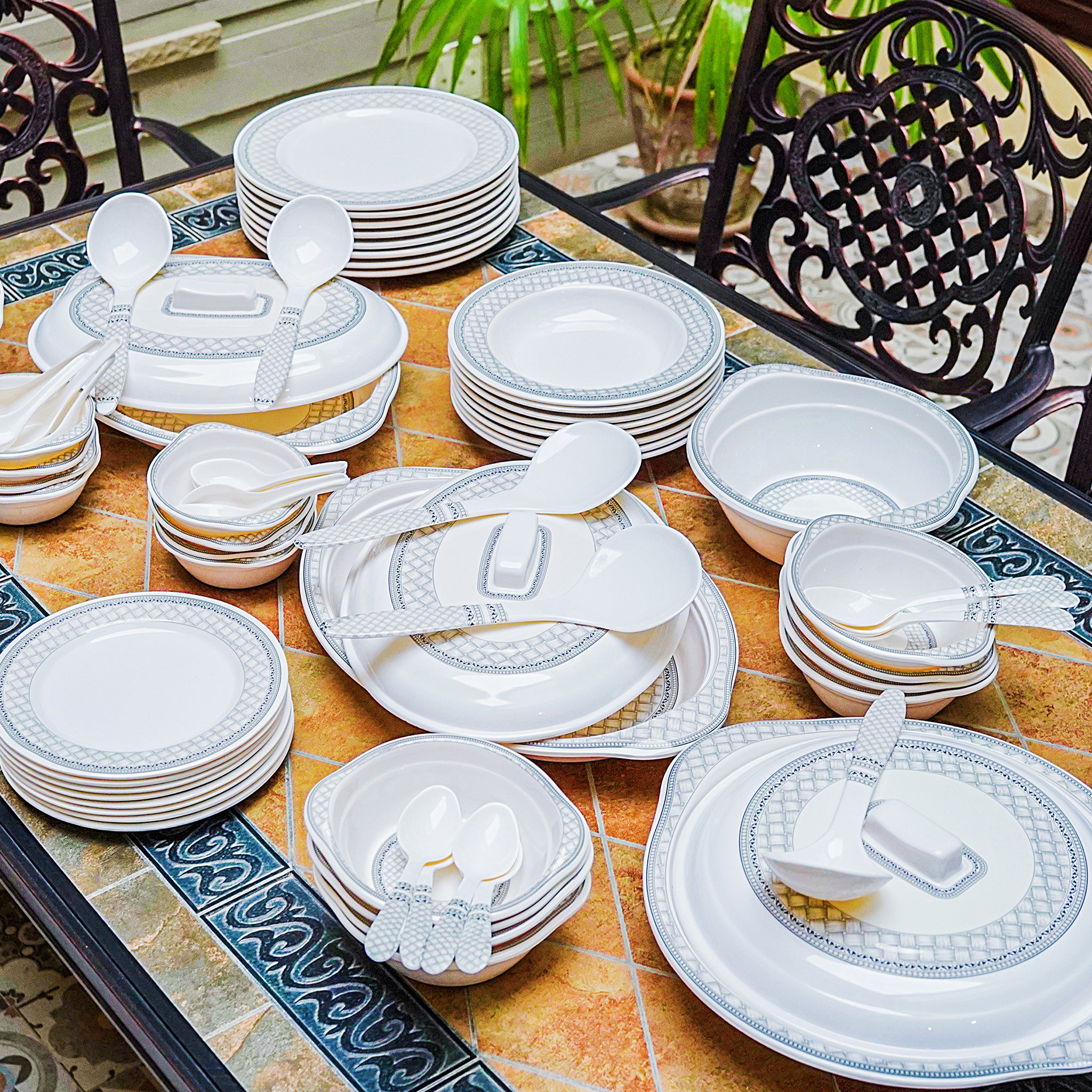 Mandalorian 16-piece Dinner Set Baby Yoda Corelle Star Wars Dinner